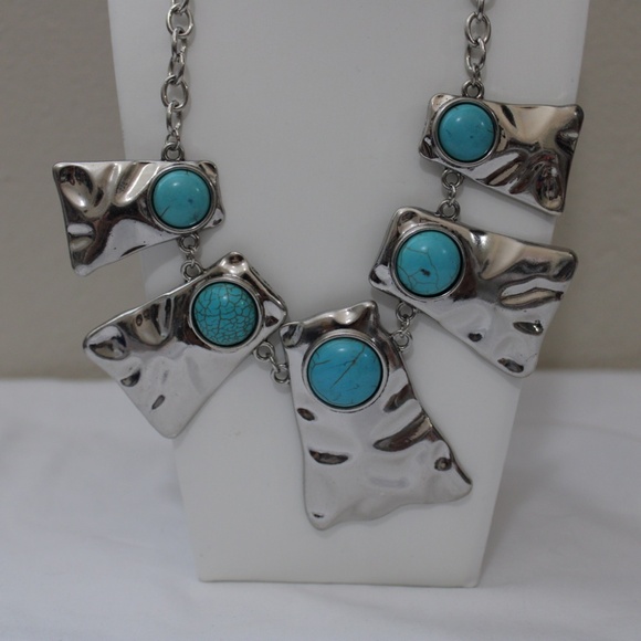 Cougar Blue Necklace and Earrings Set - Picture 5 of 6
